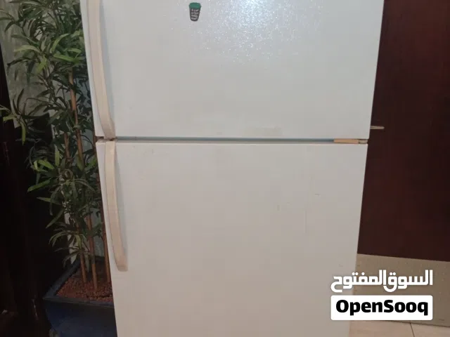 ثلاجة وايت وستنغ هاوس بيضاء صناعة أمريكية مستعملة نظيفة كهرباء 110 V.