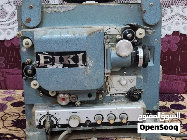 جهاز عرض سينمائي كلاسيكي أثري (Film Projector) من ماركة EIKI اليابانية العريقة.** قطعة نادرة جداً وم