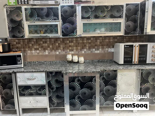 كاونتر مفصل ب3 ملايين للبيع مع الطباخ.