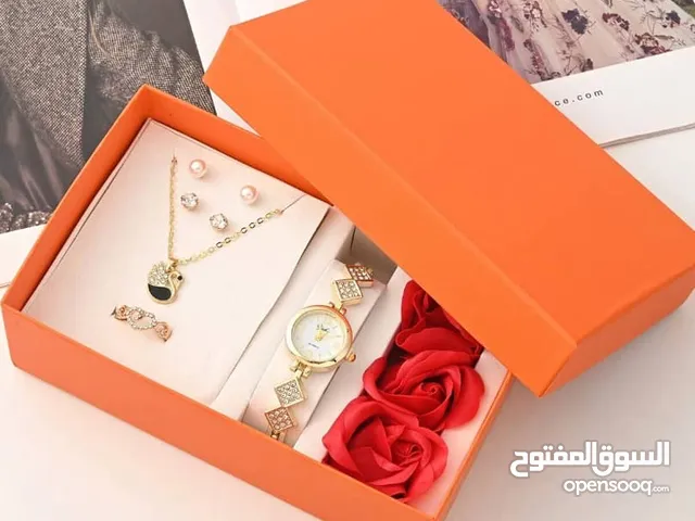 ساعات شي ان جميلة جدا و غنية عن التعريف و في قمه الروعه و الجمال