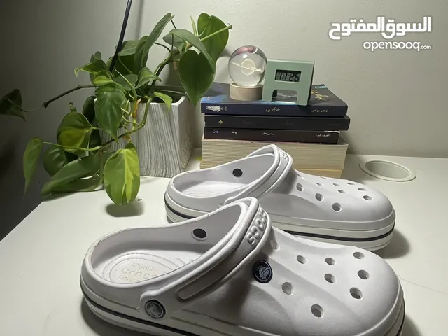 40 Casual Shoes in Al Dakhiliya