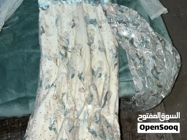 فستان أنيق وفخم مناسب للمناسبات �