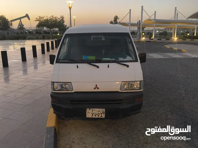 باص مقفل ميتسوبيشي