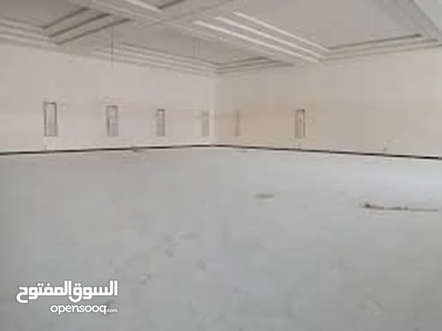 Unfurnished Showrooms in Basra Baradi'yah