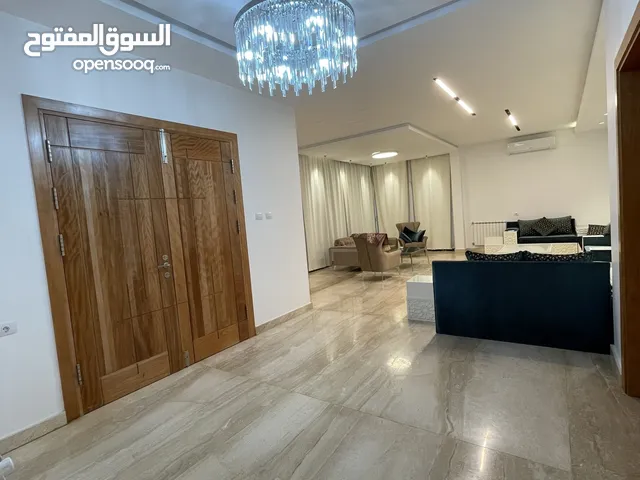 850 m2 More than 6 bedrooms Villa for Rent in Tripoli Zanatah