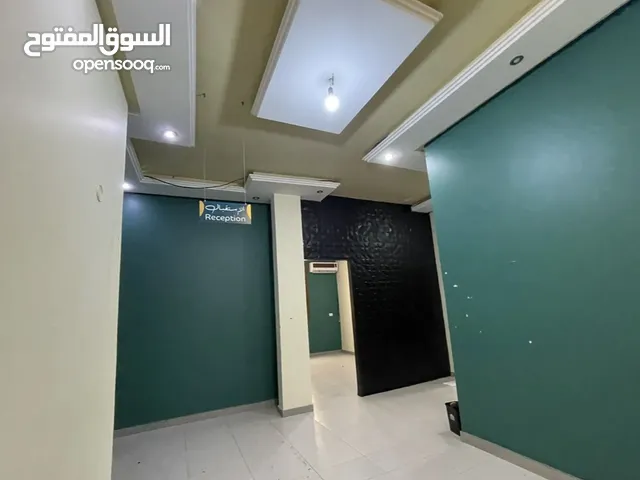 شقة مكتبية مناسبة للشركات في زناتة الجديدة بمبني مجهز بالمولد الكهربائي والاسنسير