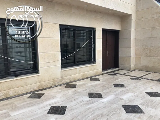 شقه أخير مع روف للبيع الرابية مساحات 200م مع تراسات و حدائق جديدة لم تسكن