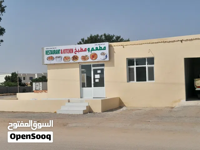 يوجد  لدي محل مطعم ومطبخ جاهز للاشتغال  ويوجد  ماذونية  لشغل  والمحل  جاهز للبيع او اجار   200