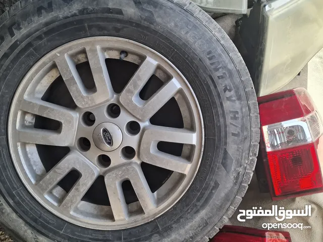 جنوط فورد مع كفرات وشبكه وشمعات