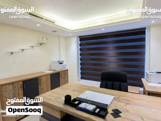مكتب فاخر (40) م ( غرفة مدير عام مستقله بالكامل ) حمام و مطبخ