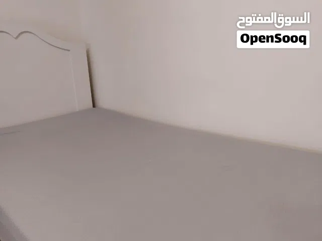 فرشة سرير مفرد بحالة فرشة سرير مفرد بحالة ممتازة، اسفنج مضغوط عالي   المقاس: 2 متر × 1 متر  تم شراؤه