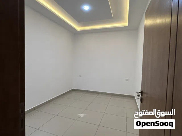 شقة للإيجار في الفرناج وراء مصنع النجمة