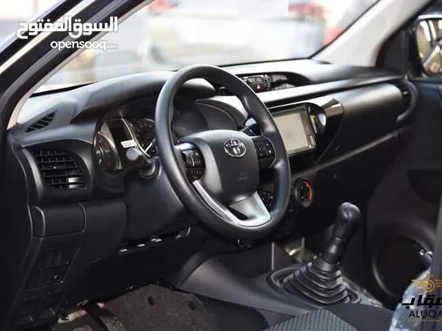 ناقل الحركه : 5 سرعات يدويه جير عادي Toyota Hilux 2023