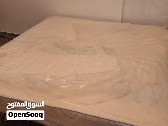 سرير  للبيع