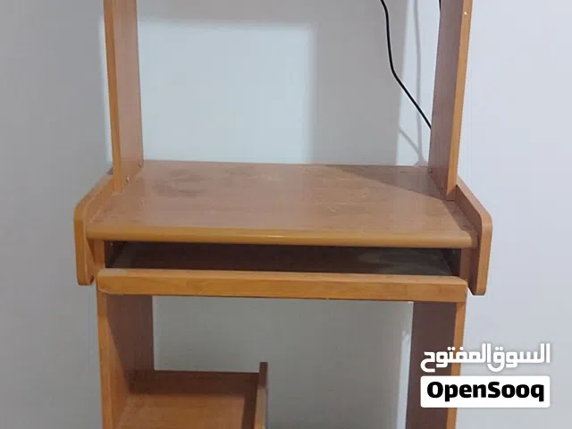 مكتبة خشب على عجلات – حالة جيدة