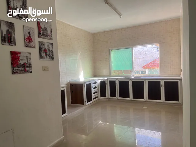شقة للايجار البنيات قرب مدرسة الحضارات طابق ثاني مساحة 100م