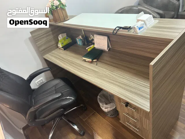 اثاث عيادة بحالة ممتازة جداً