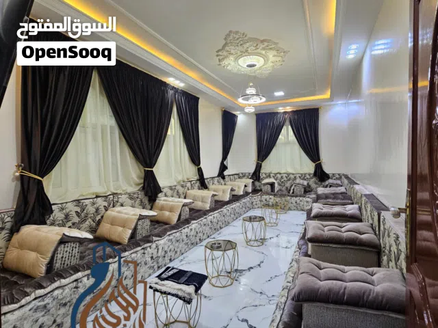 شقة مفروشة فاخرة جدآ للإيجار في حده المدينه 4غرف كبار وصالة