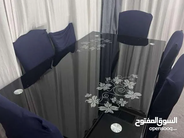طاولة طعام للبيع 5 كراسي بحالة جيدة
