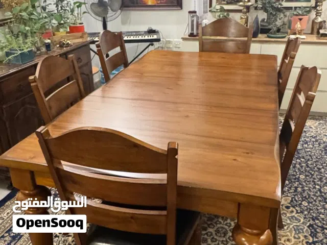 طاولة طعام مع 6 كراسي
