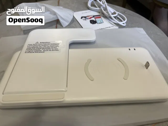 قاعدة الشحن اللاسلكي 4 في 1 – الحل المثالي لكل أجهزتك في مكان واحد!