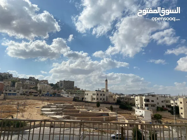 شقة للإيجار الزرقاء 3 غرف نوم و غرفة ضيوف منفصلة مع بلكونة - حي الزواهرة دوار الخميس