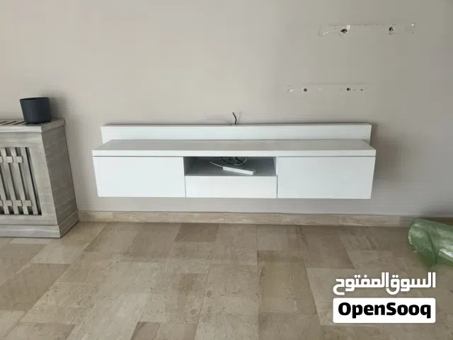 وحدة تلفزيون لون أبيض
