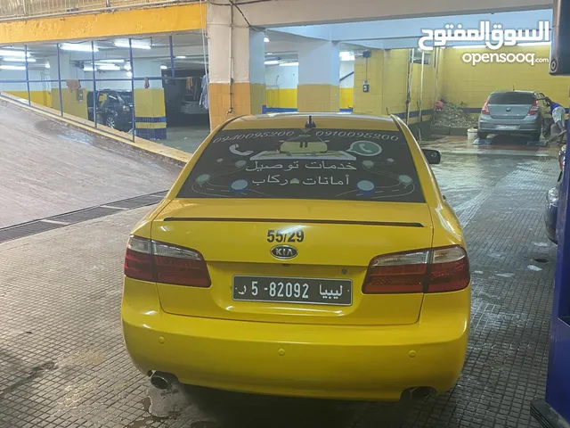 سائق تاكسي داخل طرابلس 