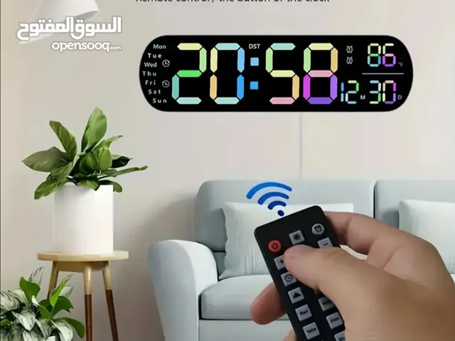 ساعات حائط مضيئة مع تحكم و إضاءة خلفية أخرى