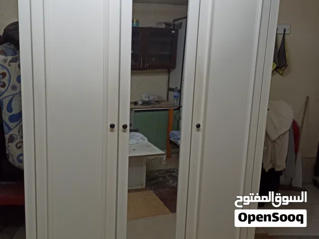 خزانة ملابس فخمة بثلاث أبواب  Luxury 3-Door Wardrobe