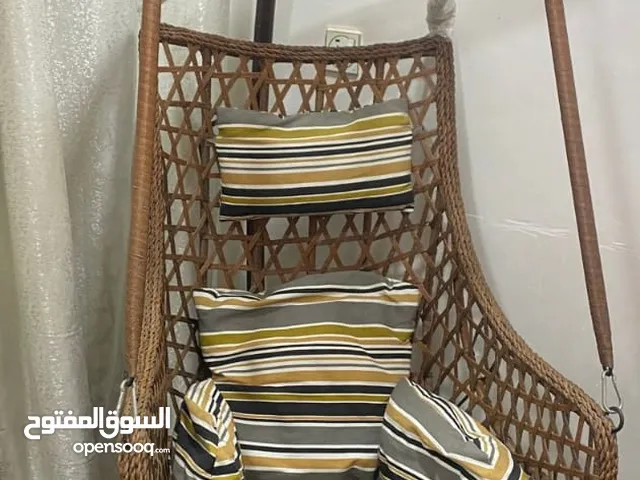 مرجوحة نظيفة جدًا مستعملة قليل مثل الجديدة    لونها صاجي مع كوشتها