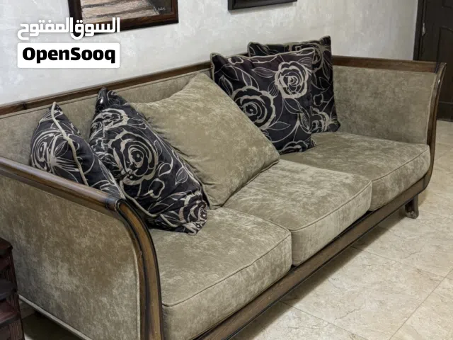 طقم صالون فاخر بحالة ممتازة (طقم طاولة وسط وجانبي حفر + كنب+طاولة طعام و8 كراسي+بوفيه قطعتين ومرآة
