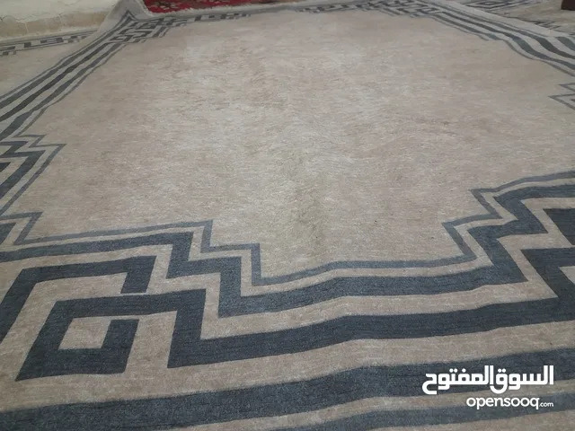 سجادتين 2 عرض الواحد بحدود مترين وربع وطول اكثر من اربعه متر فخمين جدا صناعه تركيه