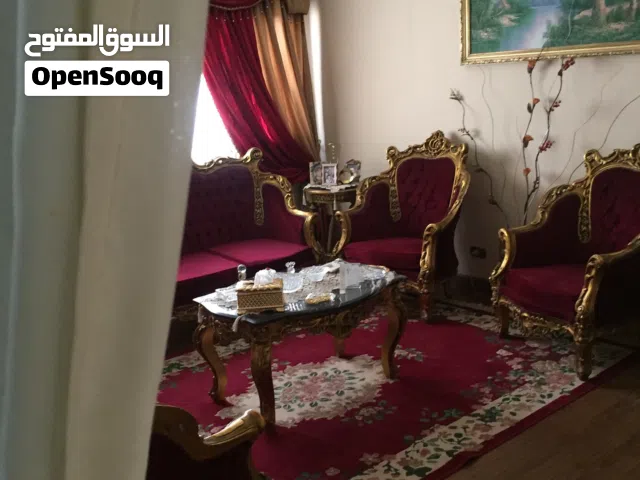 صالون للبيع بإكسسوارته