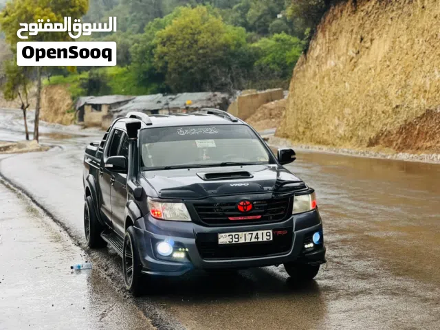 2013 تويوتا هيلوكس GR Sport