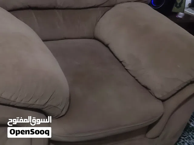 طقم كنب الدب سبع مقاعد لو كابتشينو بحاله جيده لا يوجد مزع أو هبوط بالمقاعد للبيع المستعجل مريح جدا