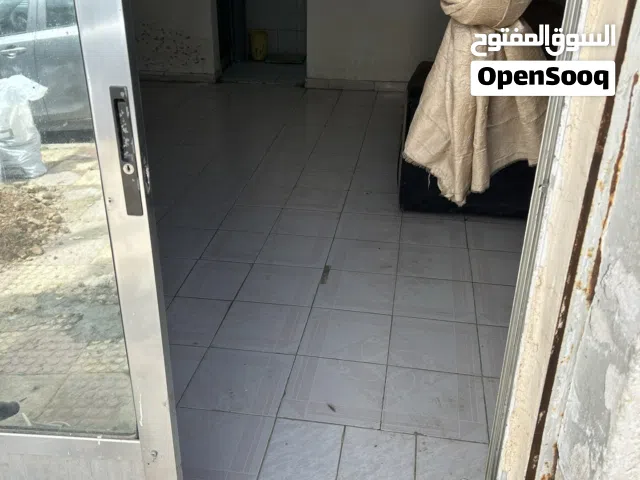 محل تجاري فارغ للإيجار