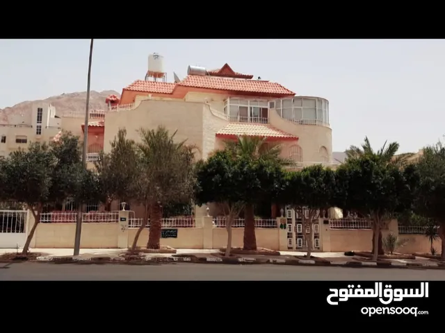 فيلا فاخرة للبيع في موقع مميز بمنطقة الخامسة - مساحة بناء 1000 م
