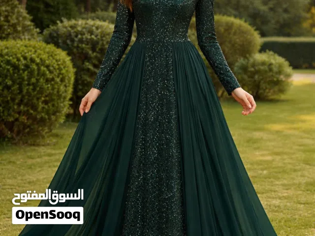 فستان للبيع مستعمل استعمال نظيف سعره 120وقابل للنقاش