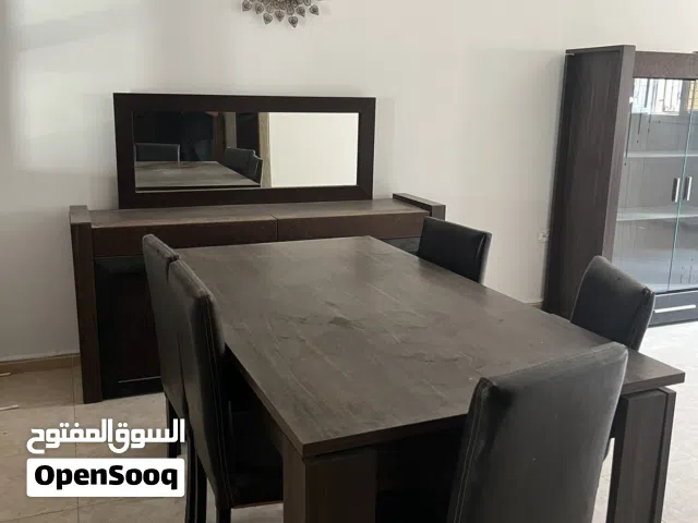 غرفة طعام في حالة ممتاز