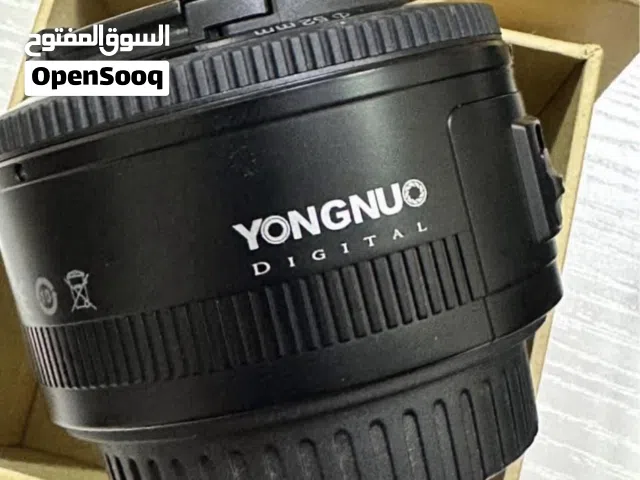 عدسة يونجنو (Yongnuo YN) بمقاس 50 مم وبفتحة عدسة واسعة F/1.8،
