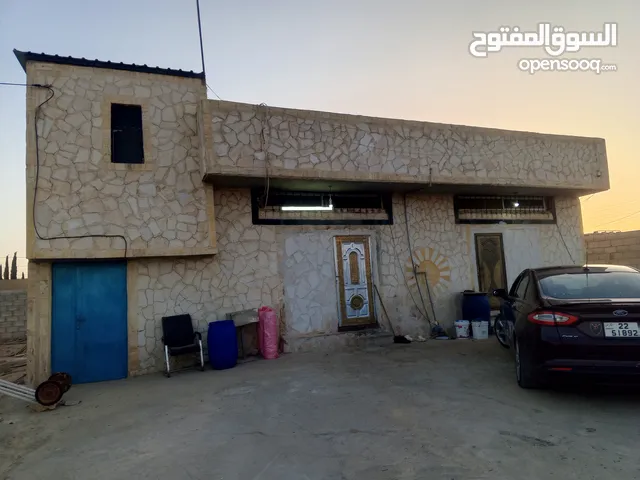 معمل اجبان أو مخللات