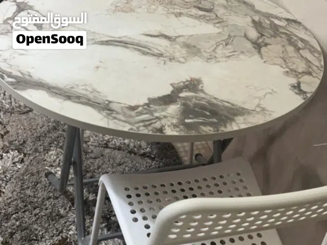 طاولة دائرية مع 2 كراسي ايكيا جديد