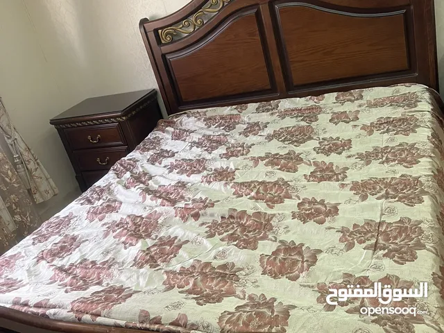 غرفة نوم من الخشب الزان الفاخر حفر وتفصيل يدوي بحالة الجديد