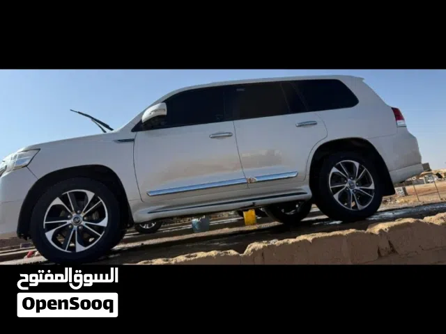 2017 Toyota Land Cruiser GXR