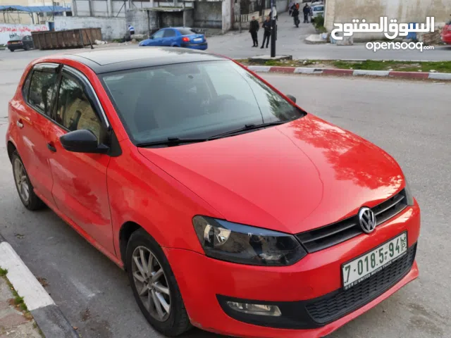 بولو لون أحمر