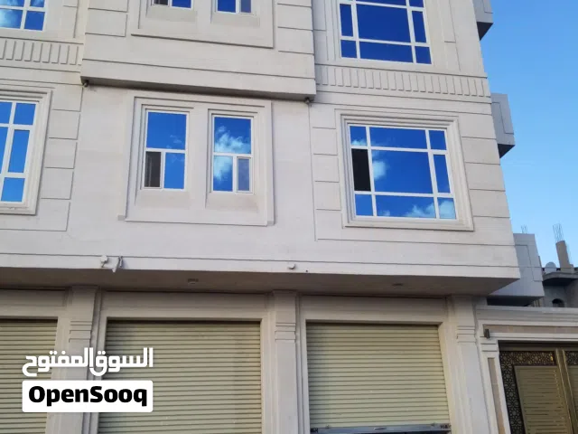 عمارة سكنية تجارية فخمة للبيع!