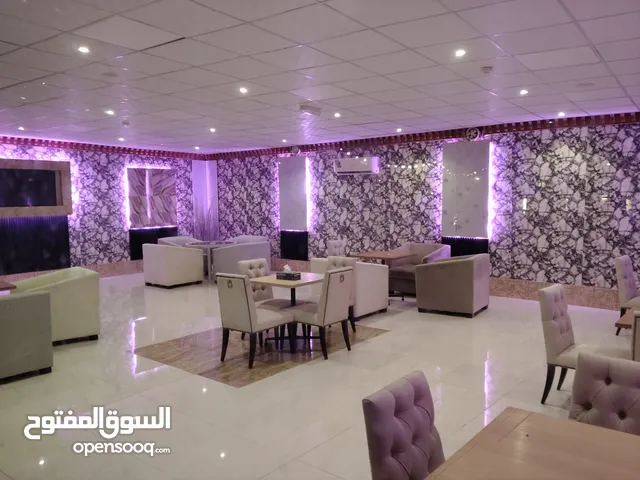 للبيع مطعم وكافية بمدينة العين كبير جدا