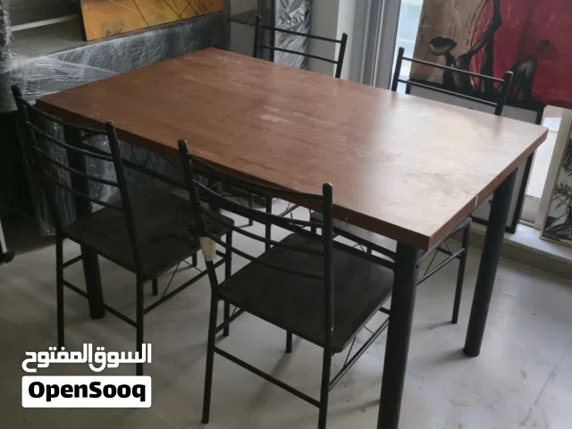 طاولة + 4 كراسي حديد و خشب