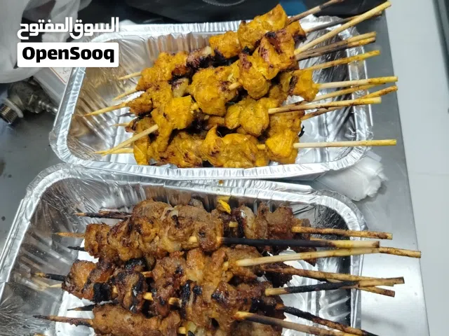 معلم شاورما وبيتزا وفطاير مشلتت وفطاير شاميات وفلافل بالحمص وبراطه وكبده اسكندراني ومشاكيك